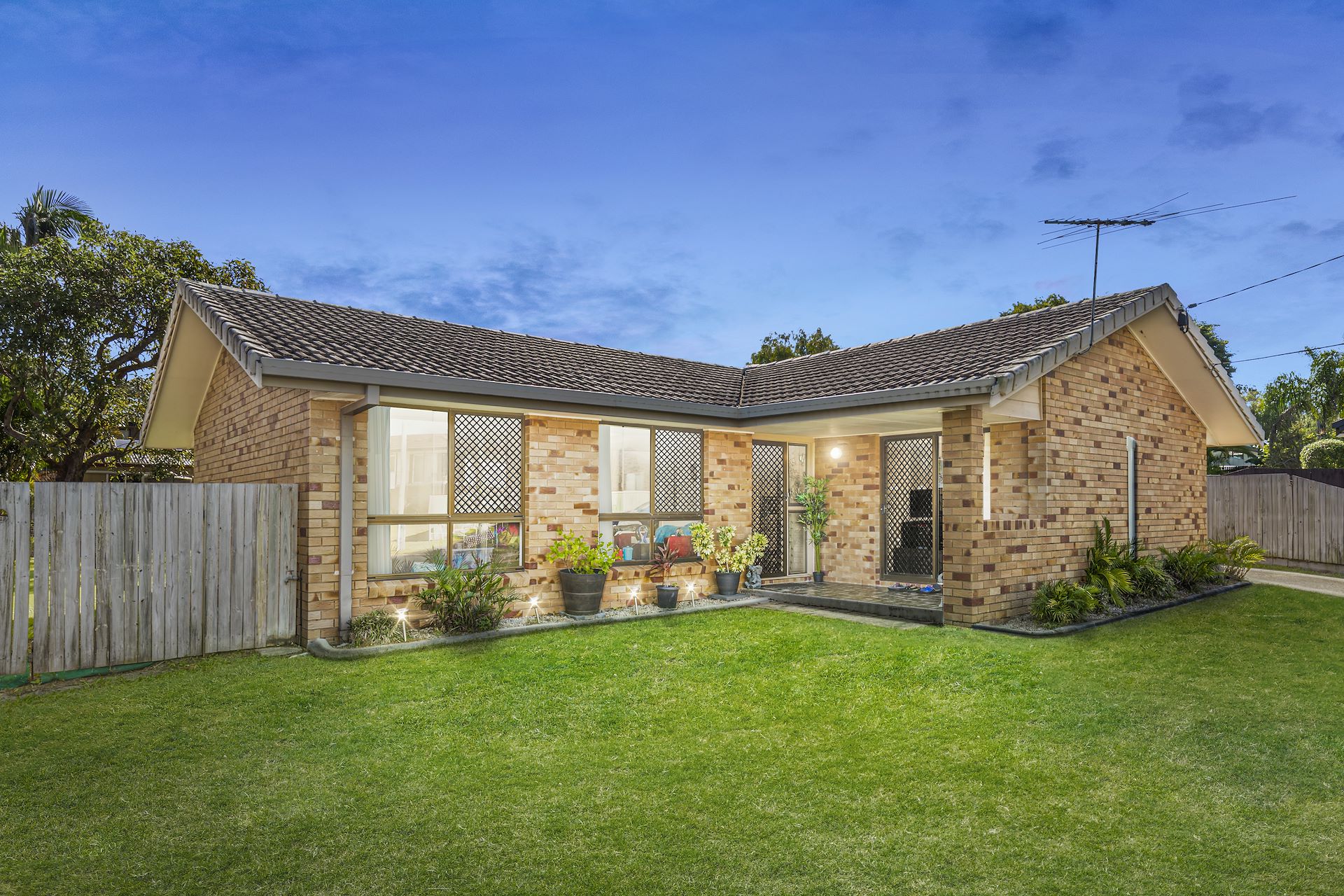 11 Decker Street, KippaRing, QLD 4021