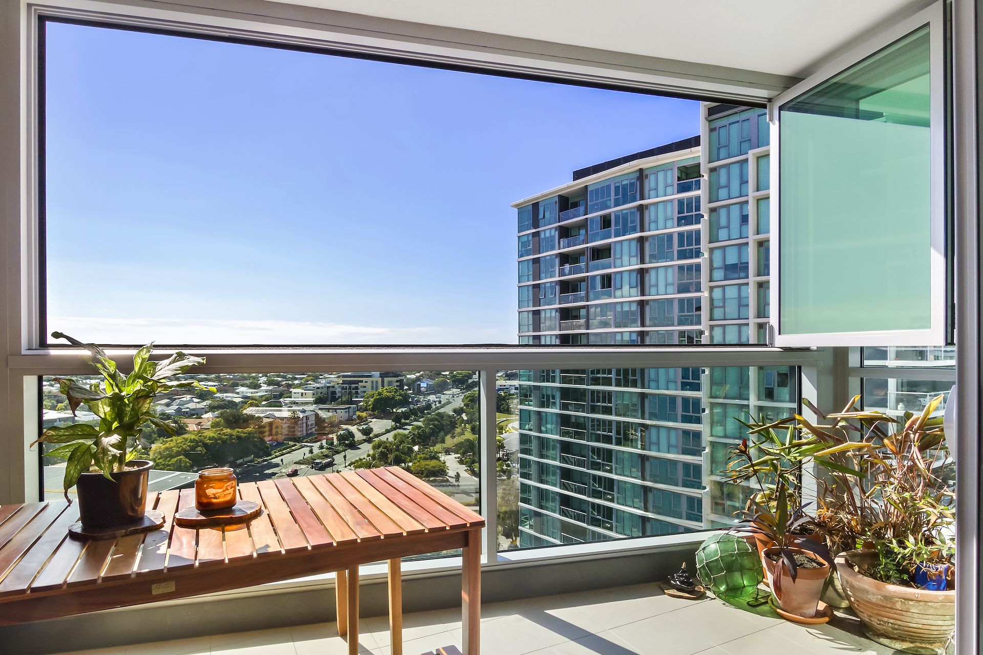 11303/8 Harbour Road