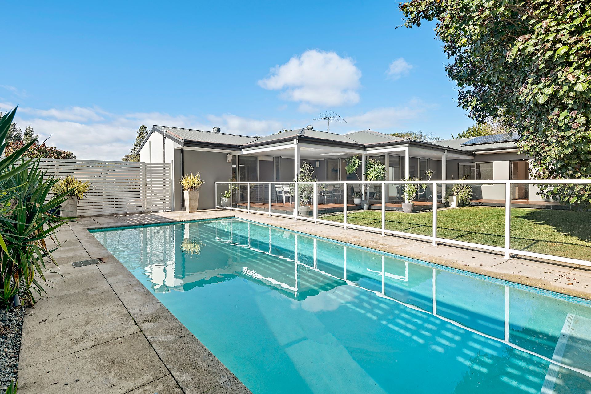 24 Oakdale Street, Floreat, WA 6014