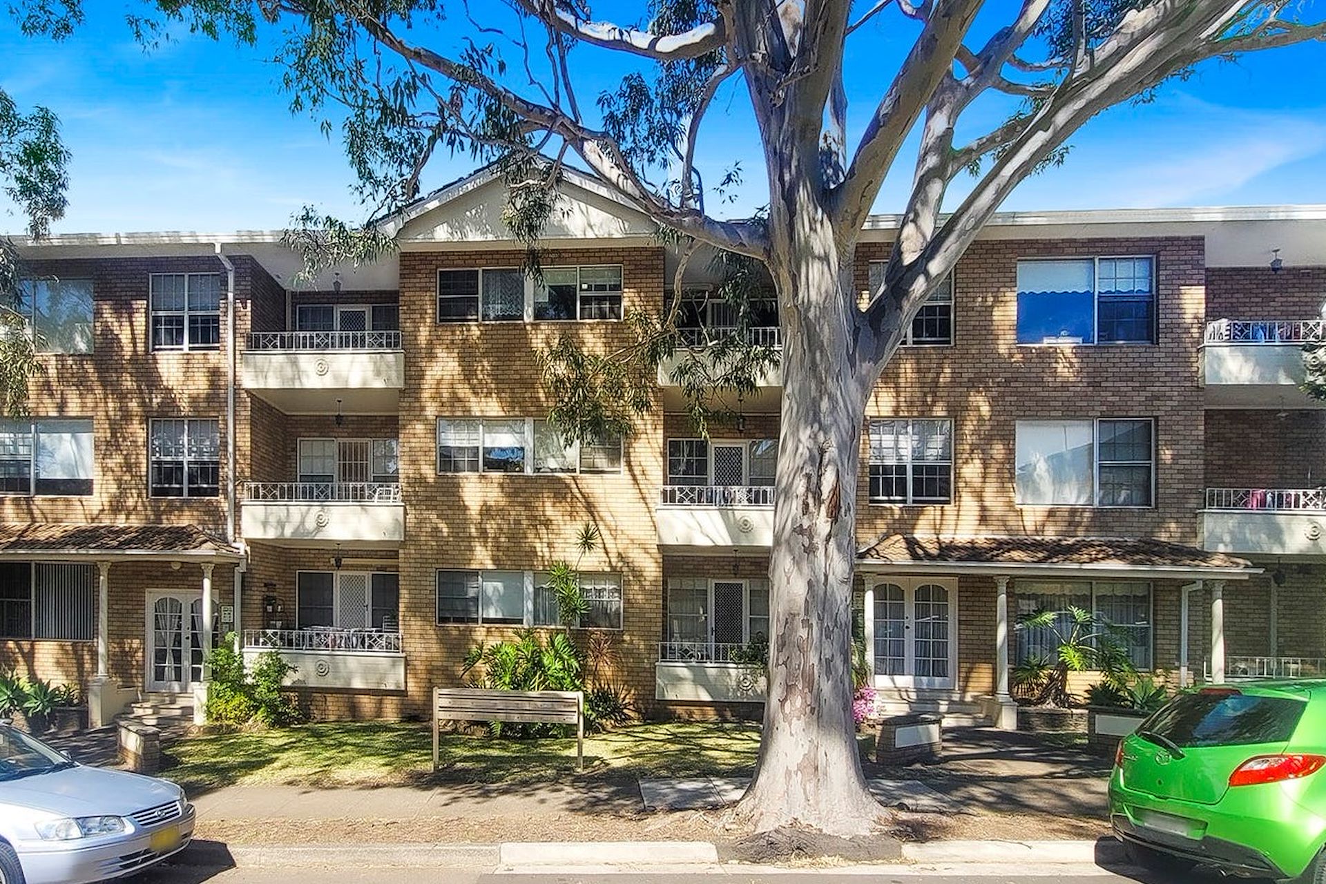 9/13 Hamilton Street