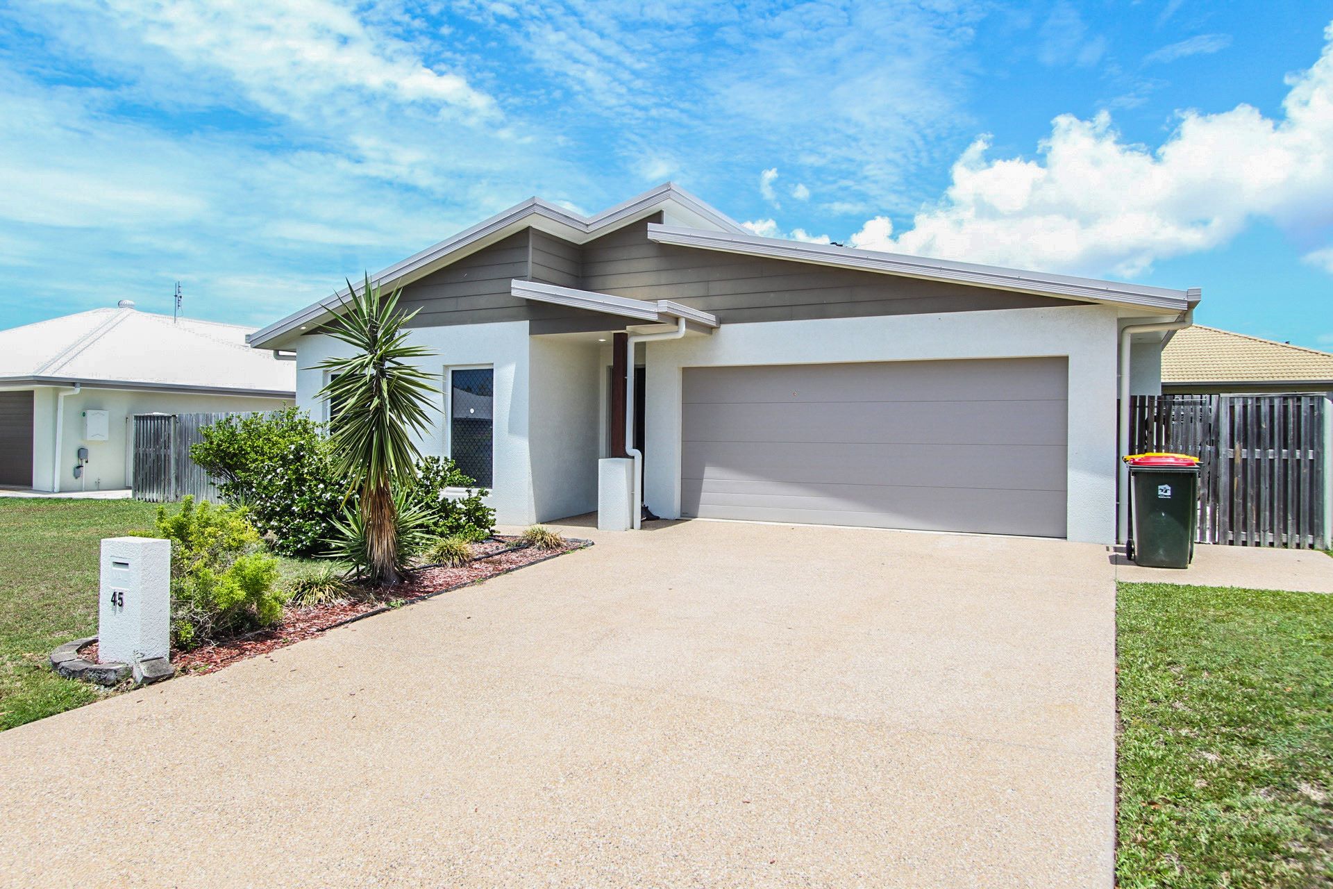 45 Hillock Crescent, Bushland Beach, QLD 4818