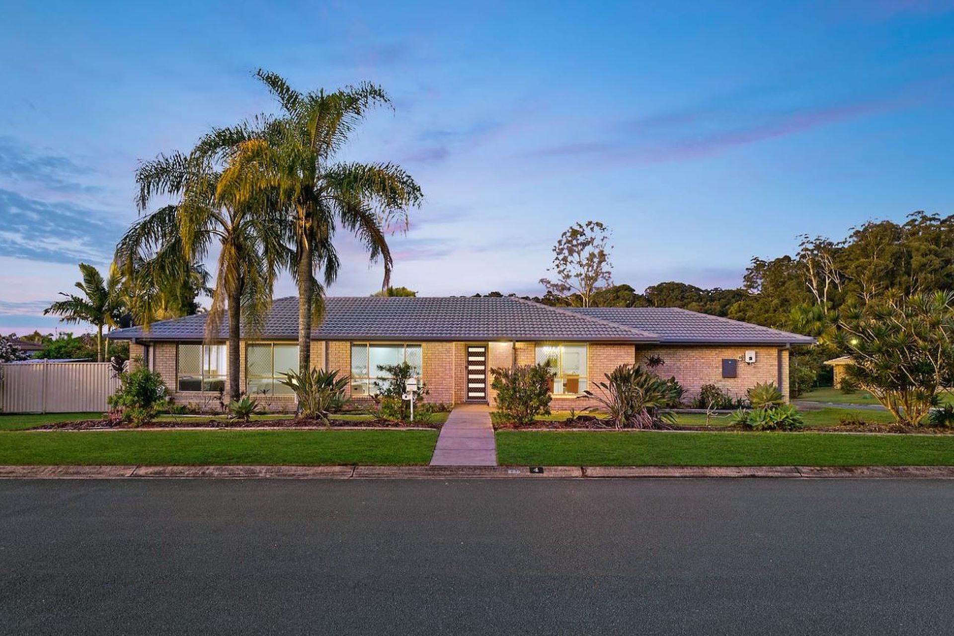 4 Broome Street, Currumbin Waters, QLD 4223