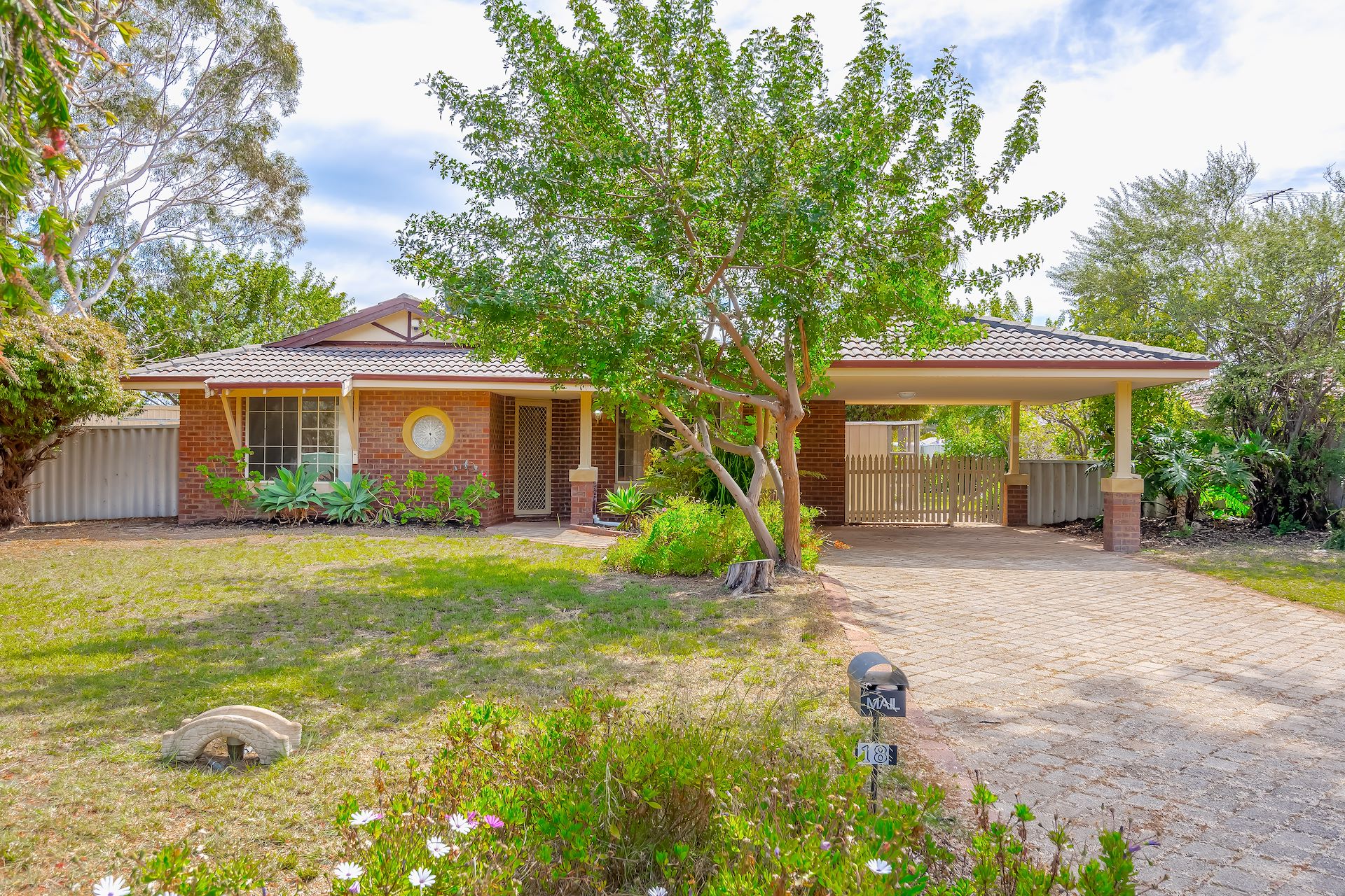 18 Hermitage Street, Dudley Park, WA 6210