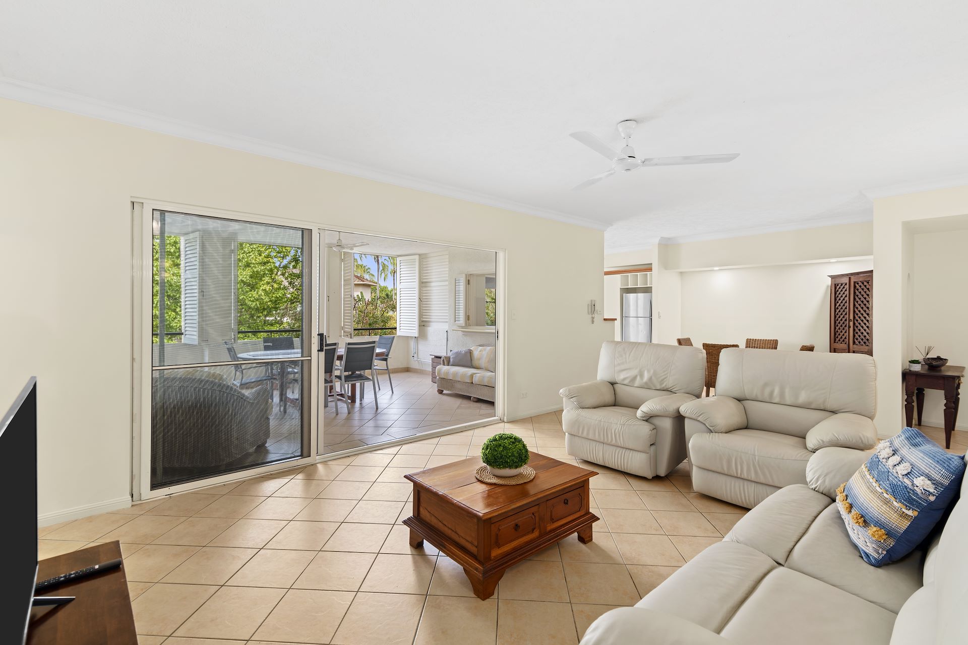 406 2-10 Greenslopes Street