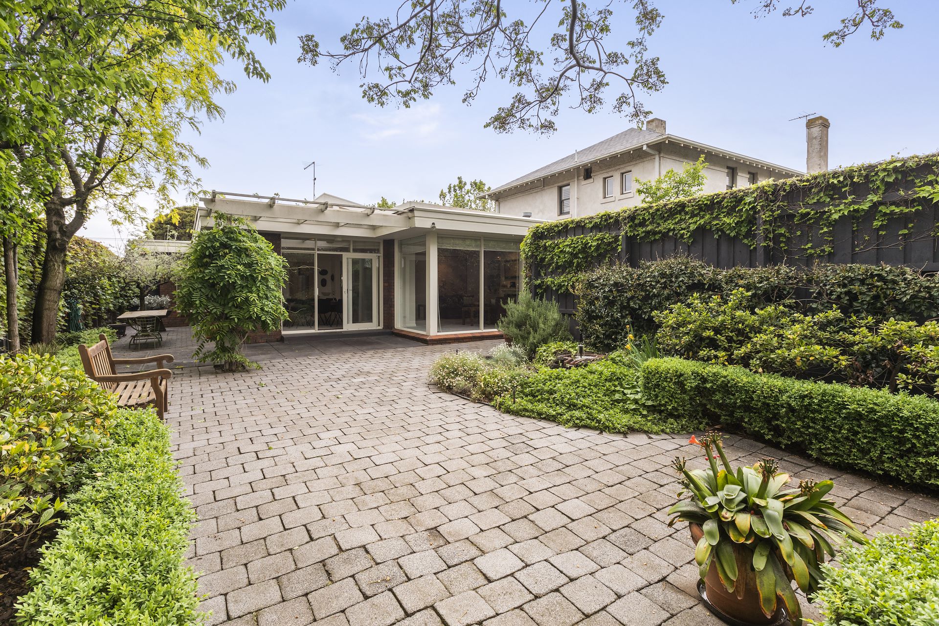 2 Hampden Road, Armadale, VIC 3143