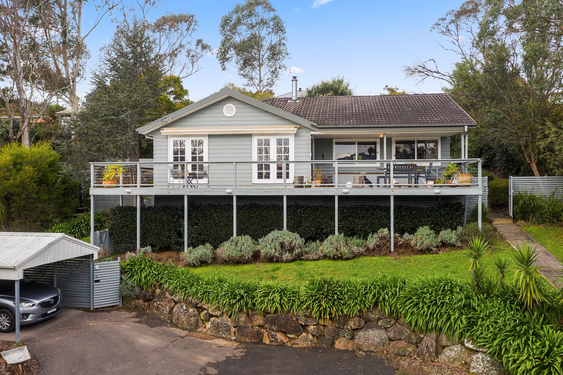 100 Moss Vale Road