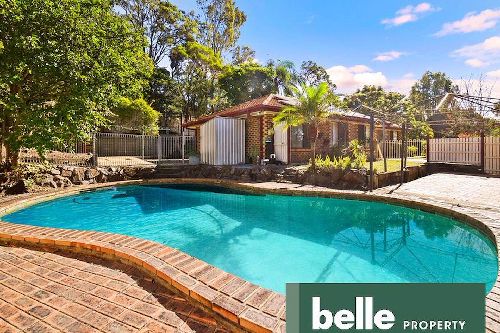 4 Laptev Close, Jamboree Heights, QLD 4074