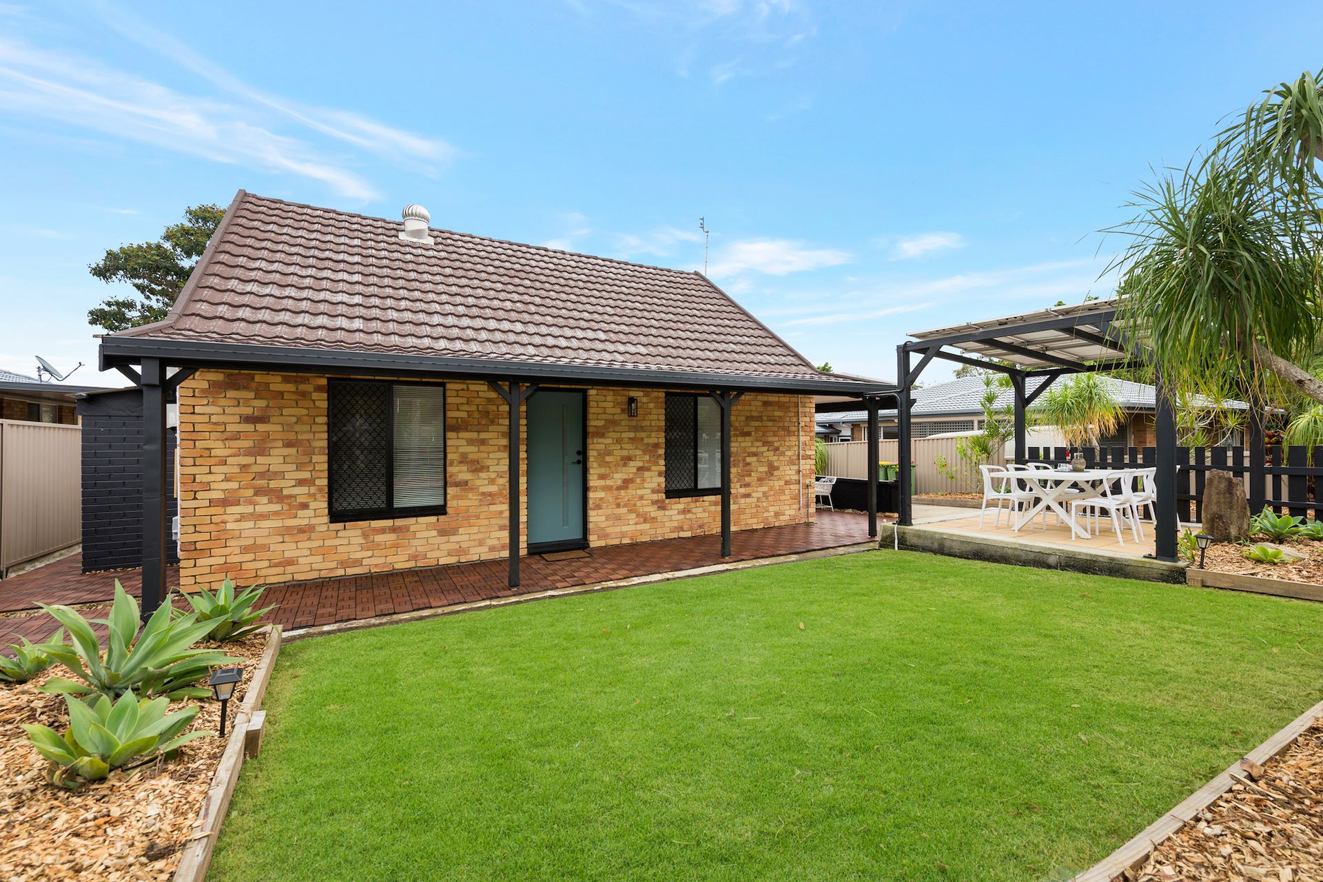 1/6 McWilliam Close, Labrador, QLD 4215