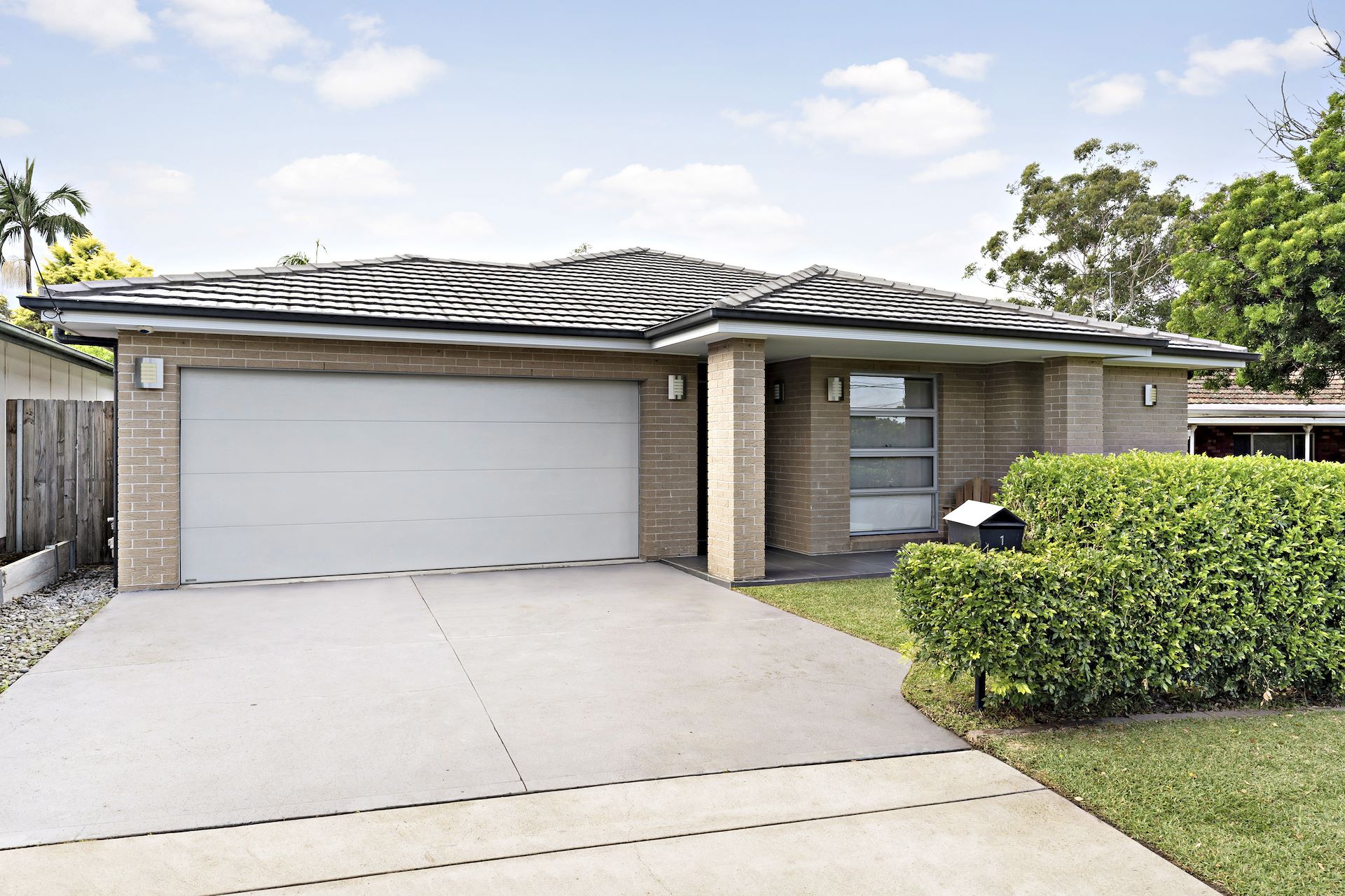 1 Linden Crescent, Lugarno, NSW 2210